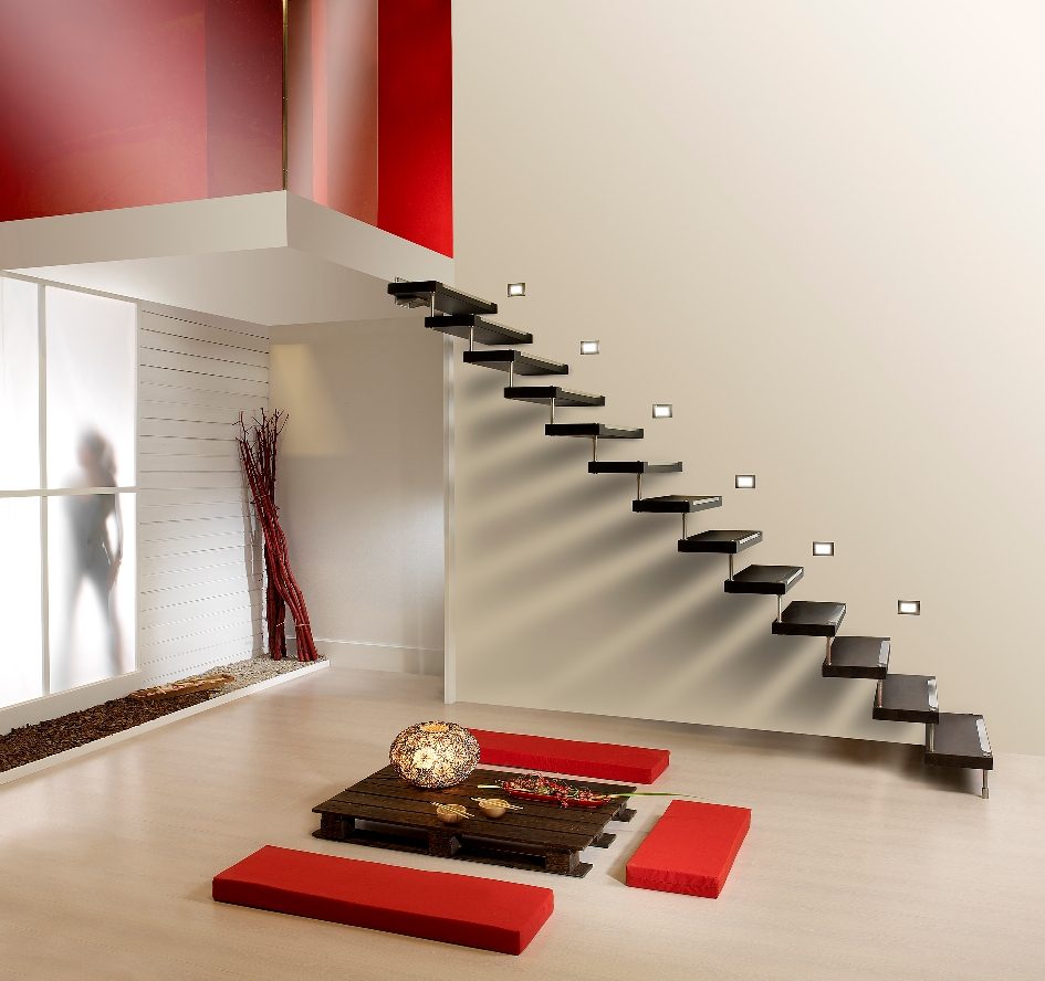 Escaleras modernas de peldaños invisibles
