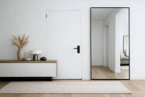 Soluciones decorativas y prácticas para puertas hinchadas o desalineadas